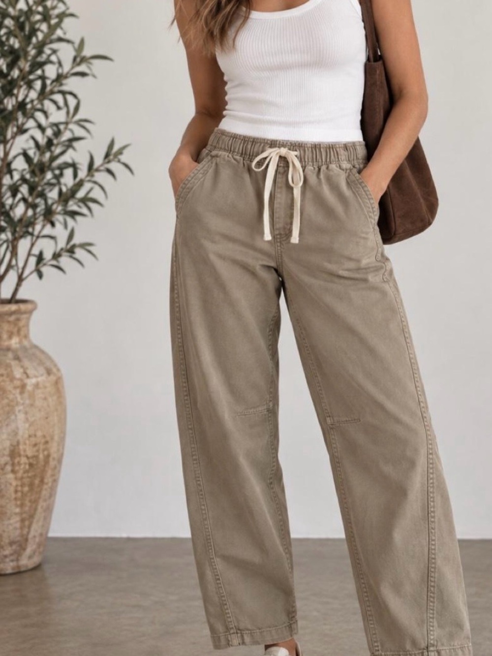 GAP Mid-Rise SuperSoft Pull on Barrel Jeans in Taupe